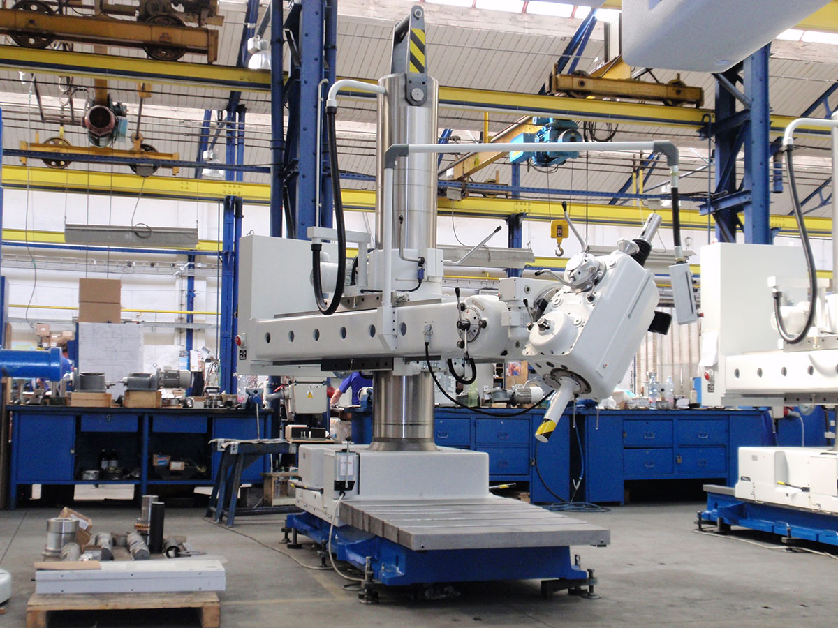 Fundición de Acero y Hierro, Minería, Industria, Construcción, Ingeniería, Fusión, Modelado, Tratamiento Térmico, Control de Calidad, Mecanizado, Fabricación y Diseño de Equipos